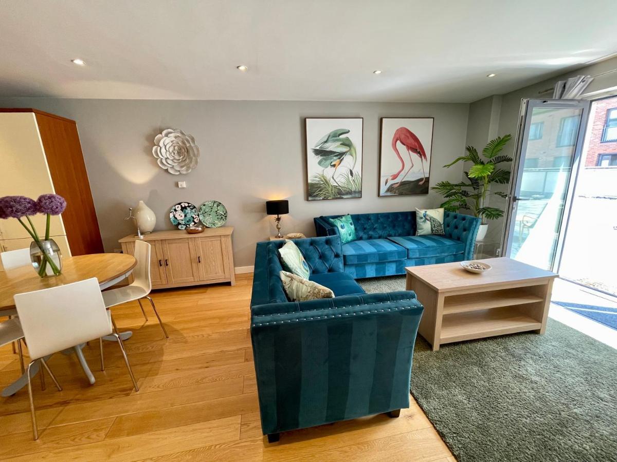 לימינגטון ספא Stunning 2-Bed Town Centre Apartment - Hosted By Hutch Lifestyle מראה חיצוני תמונה
