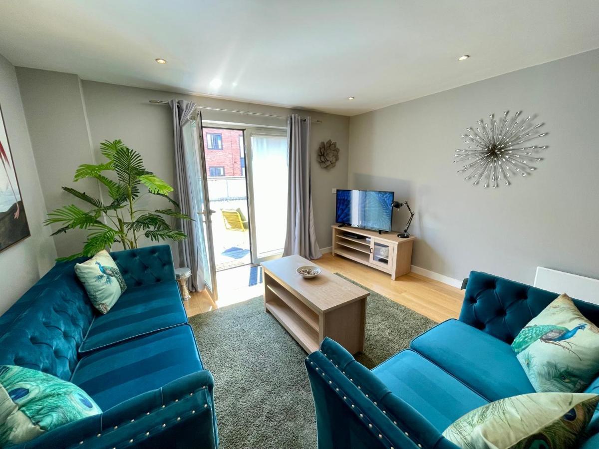 לימינגטון ספא Stunning 2-Bed Town Centre Apartment - Hosted By Hutch Lifestyle מראה חיצוני תמונה