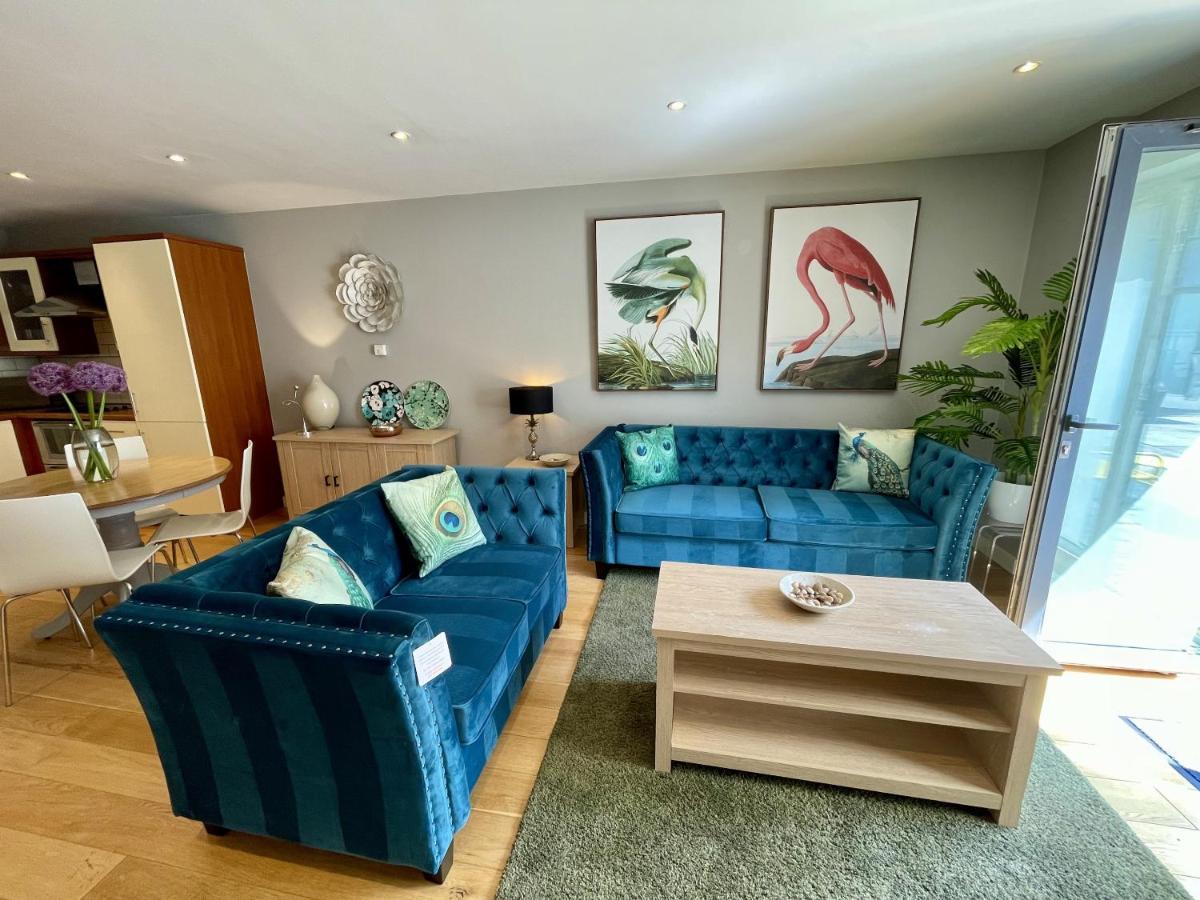לימינגטון ספא Stunning 2-Bed Town Centre Apartment - Hosted By Hutch Lifestyle מראה חיצוני תמונה