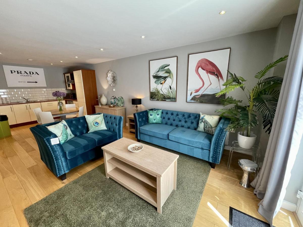 לימינגטון ספא Stunning 2-Bed Town Centre Apartment - Hosted By Hutch Lifestyle מראה חיצוני תמונה