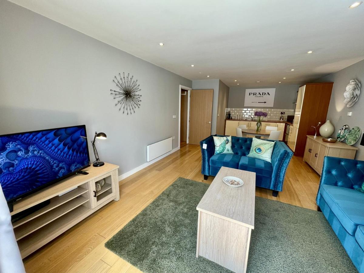 לימינגטון ספא Stunning 2-Bed Town Centre Apartment - Hosted By Hutch Lifestyle מראה חיצוני תמונה