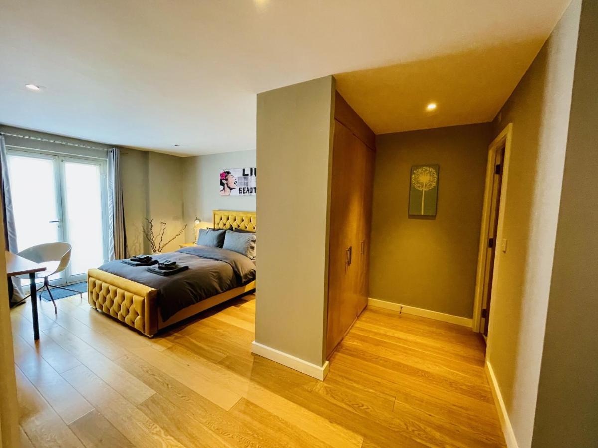לימינגטון ספא Stunning 2-Bed Town Centre Apartment - Hosted By Hutch Lifestyle מראה חיצוני תמונה