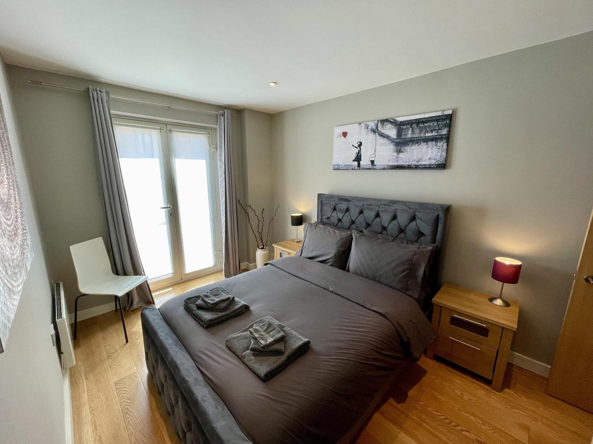 לימינגטון ספא Stunning 2-Bed Town Centre Apartment - Hosted By Hutch Lifestyle מראה חיצוני תמונה