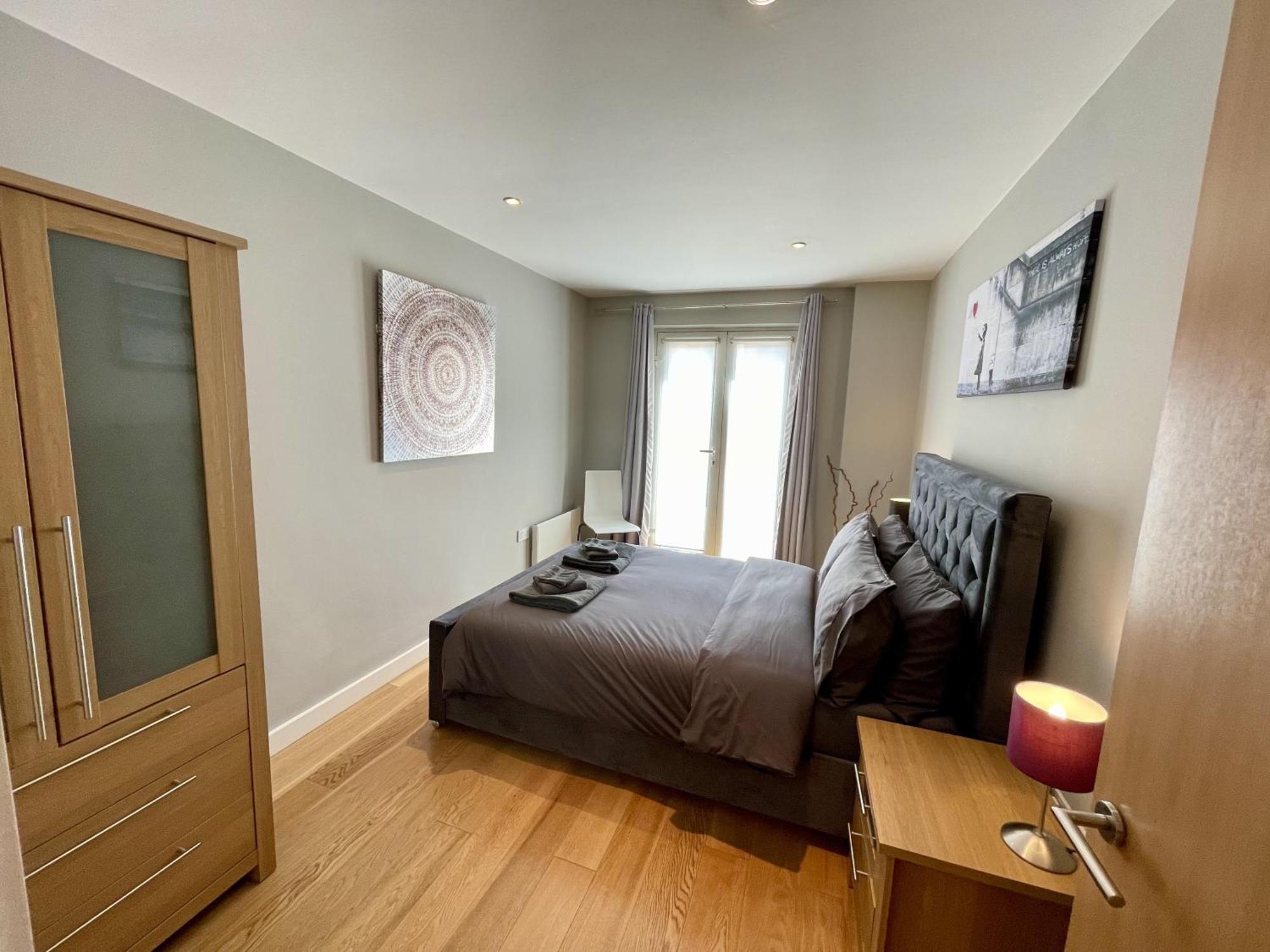 לימינגטון ספא Stunning 2-Bed Town Centre Apartment - Hosted By Hutch Lifestyle מראה חיצוני תמונה