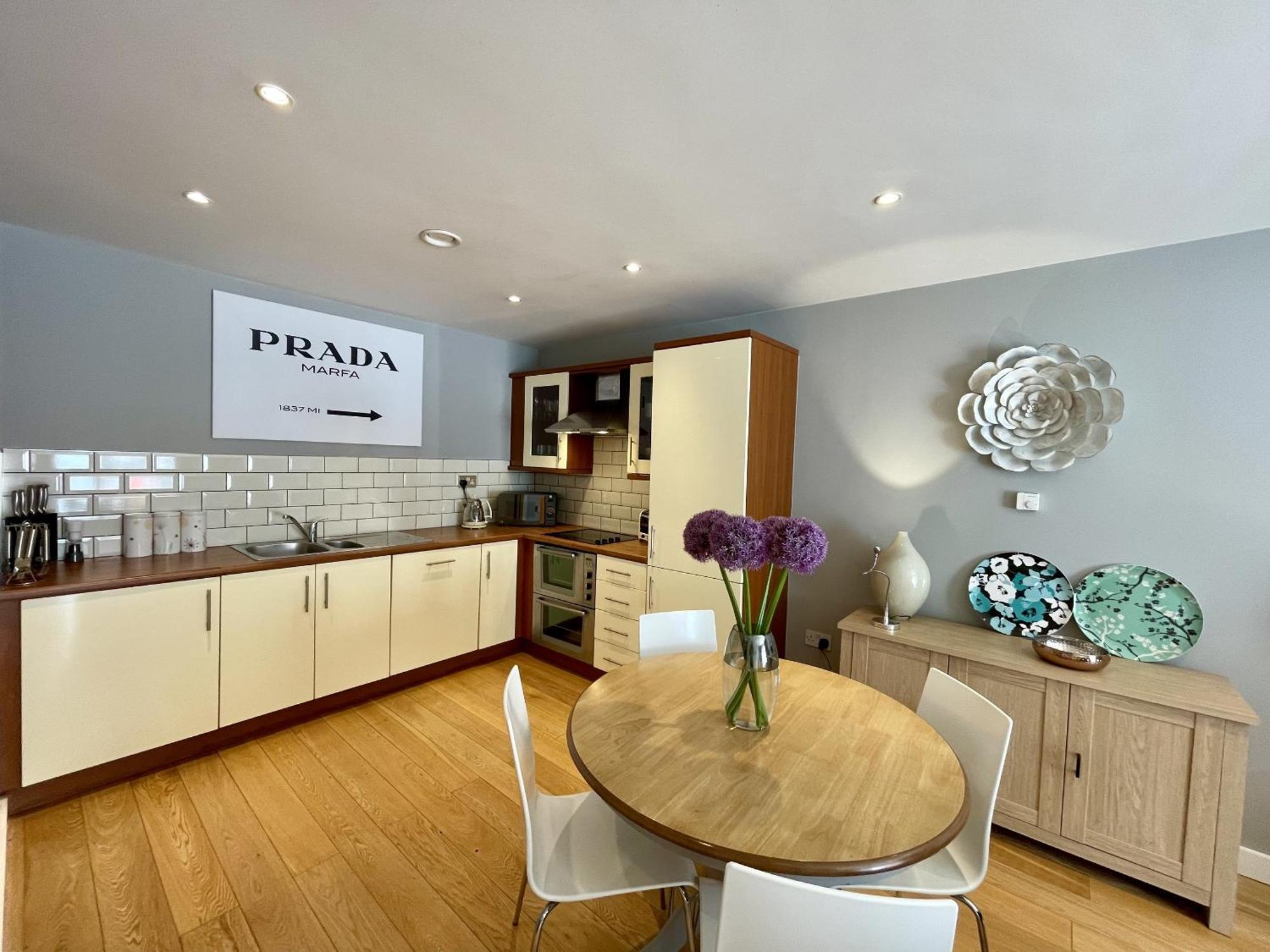 לימינגטון ספא Stunning 2-Bed Town Centre Apartment - Hosted By Hutch Lifestyle מראה חיצוני תמונה